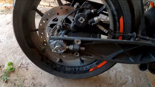 НАТЯЖКА ЦЕПИ НА KTM 125 250 390 DUKE смотреть онлайн