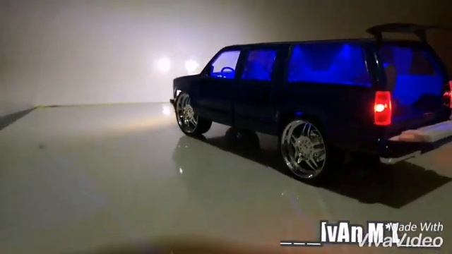 Chevrolet suburban 93' a escala 1/24 смотреть онлайн