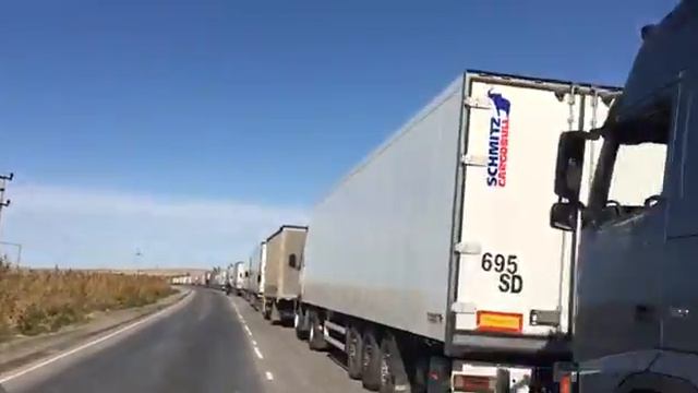 Пробка длиной 8 км на границе с Казахстаном - КПП "Ак-Тилек" смотреть онлайн