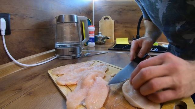 Тонко разрезать куриную грудку для жарки смотреть онлайн