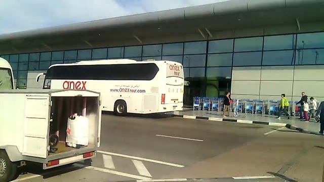 Арабские эмираты. Аэропорт Дубай. Els Emirats Àrabs. Aeroport de Dubai смотреть онлайн