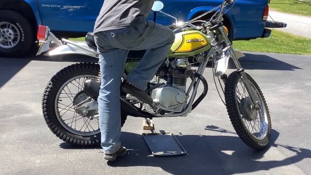 1972 Honda SL350 cold start смотреть онлайн