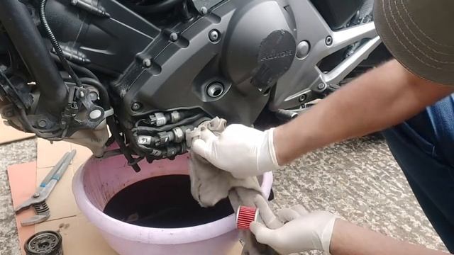 Oil Change/Service/Filter Change | Honda NC750S DCT | Urdu/Hindi /Pothwari MotoVlog | UK Motorbike смотреть онлайн