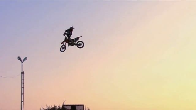 Михаил Ярыгин - трюк №2.mov смотреть онлайн