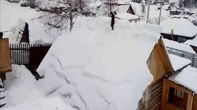 очистка крыши от снега в сибири смотреть онлайн
