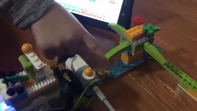 LEGO WeDo agricultural tractor смотреть онлайн