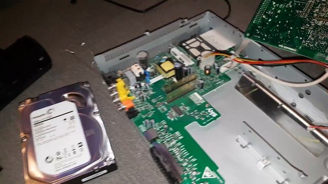 Taken the HDD out of my Sky 2tb HD box my SSD has failed in my PC its running slow now its fast смотреть онлайн