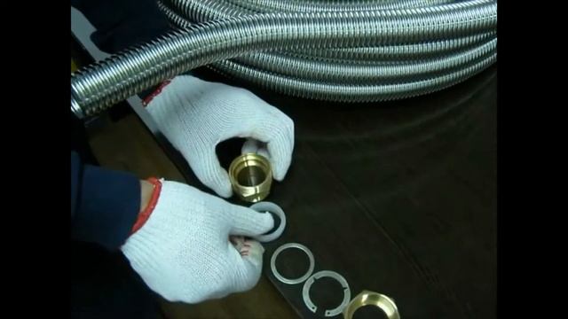 Нержавеющие гофротрубы, резка и монтаж фитинга смотреть онлайн