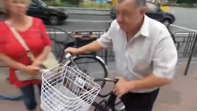 Як велосипедист нову велопарковку розкритикував смотреть онлайн