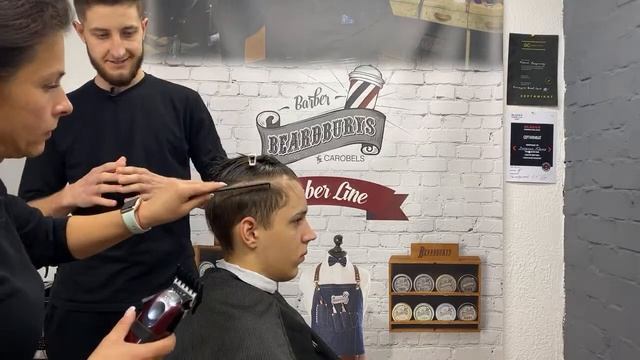 Мужская стрижка Undercut с техникой среднего Fade смотреть онлайн