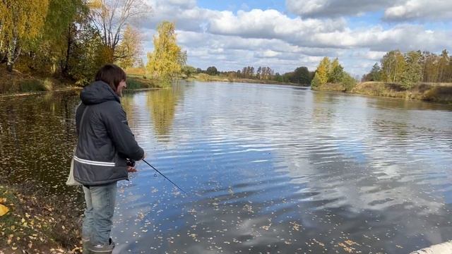 Ждановский пруд. Рыбалка. Ловля спиннингом в октябре 2022. смотреть онлайн