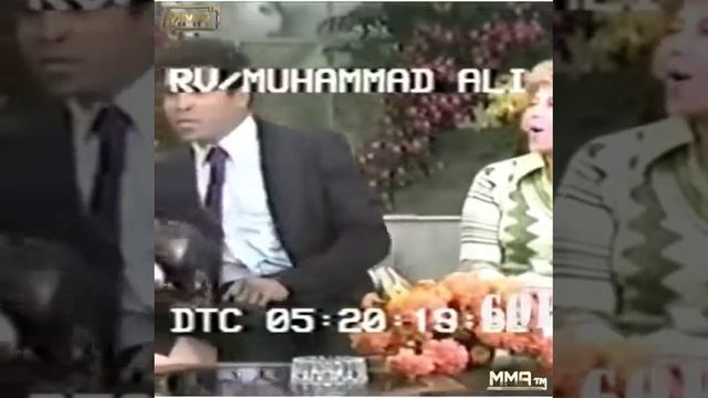 Мухамед Али дерется с мальчиком (смешно) смотреть онлайн