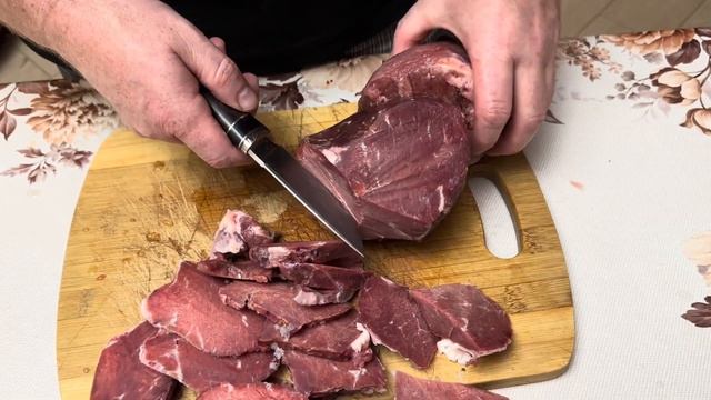 Тестируем новый нож на кухне. Наша лучшая сталь КН-01 с твердостью 70ед! смотреть онлайн