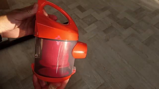 Компактный пылесос STARWIND SCV1050