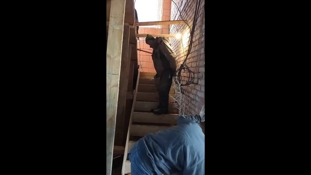 Как сделать недорогую бетонную лестницу в коттедже с межэтажной площадкой смотреть онлайн