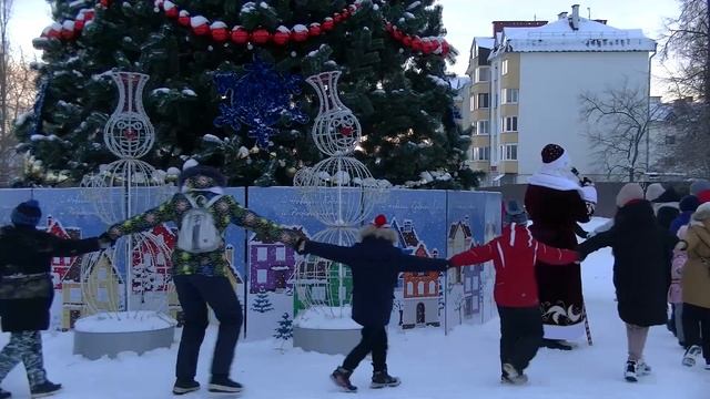 Школьные каникулы у Новогодней елки смотреть онлайн