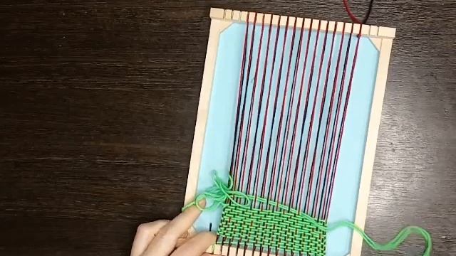 Ткачество на ткацком станке для детей. смотреть онлайн