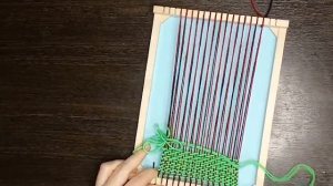 Ткачество на ткацком станке для детей.