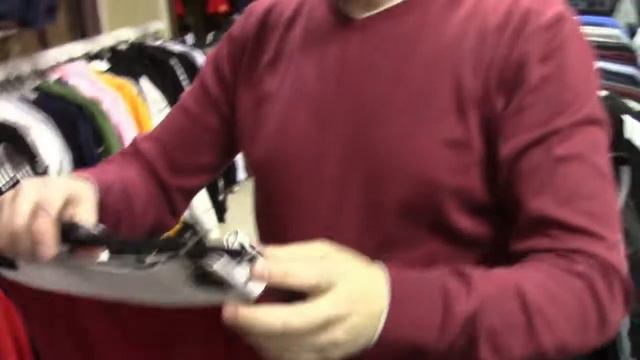 Полиция изъяла поддельный Adidas, Armani и Louis Vuitton смотреть онлайн