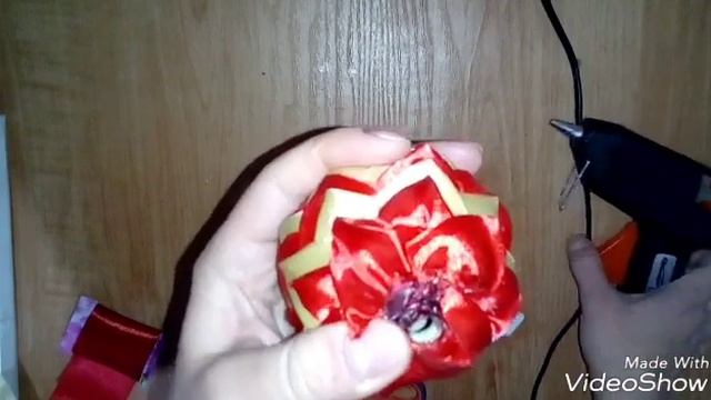 Новогодний шар на ёлку. Канзаши. смотреть онлайн