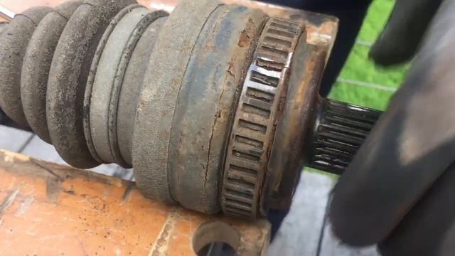 BMW E90 318d (2009) ABS Reluctor Ring replacement смотреть онлайн