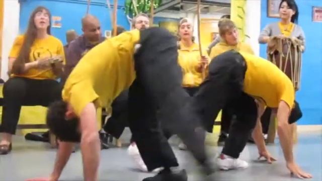 Caxambu and Canjica (part 2) jogo de capoeira angola смотреть онлайн