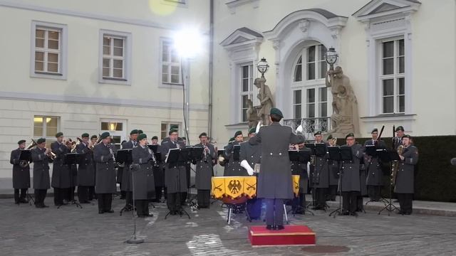 King Charles III state visit in Berlin, Germany - Coburg March (Koburg Marsch) смотреть онлайн
