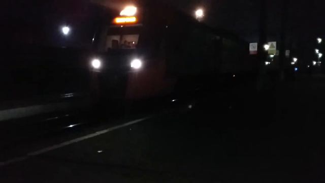 Электропоезд ЭС1 046 Ласточка смотреть онлайн