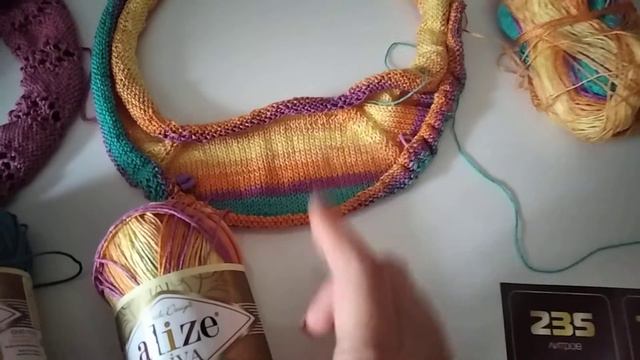 Вяжу , распускаю и опять вяжу 🧶 смотреть онлайн