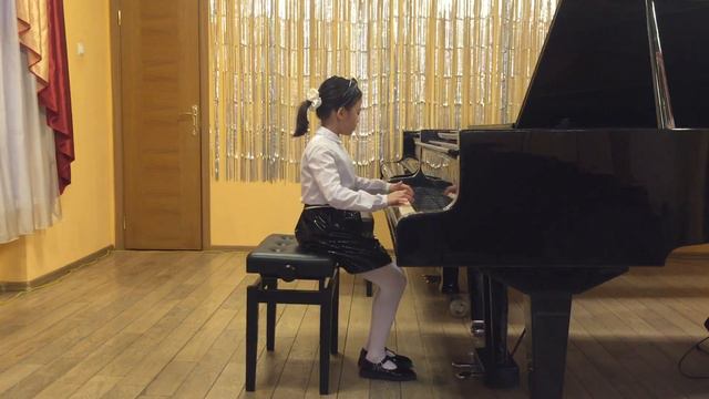 Пак Лана , 9 лет. И.С.Бах «Полонез» соль минор смотреть онлайн