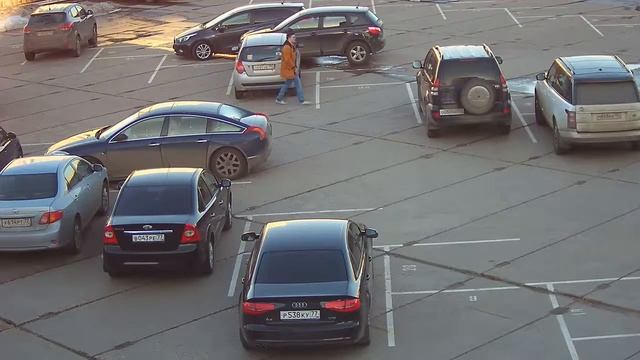 Видео с камеры BEWARD BD4680 (день), объектив B0922AIR118 смотреть онлайн