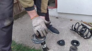 Замена стойки  амортизатора Ford Transit Connect