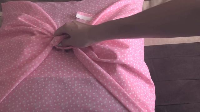 DIY No-Sew BOW PILLOW Cover - ROOM DECOR How To| SoCraftastic