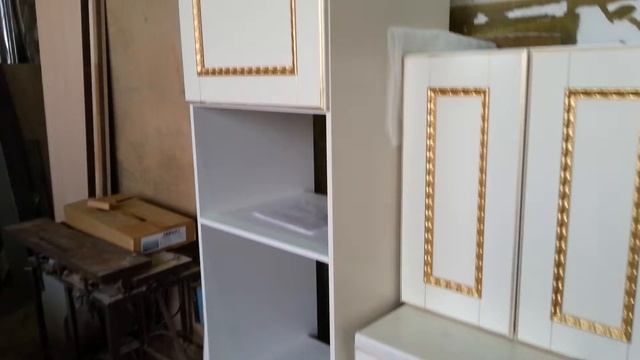 Кухня из бука с резным обкладом