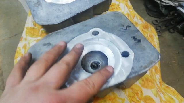 Как подрезать головки цилиндров мотоцикла JAWA (уменьшаем камеру сгорания повышаем компрессию) смотреть онлайн