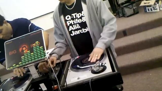 DJ M2 scratching on my dj setup смотреть онлайн