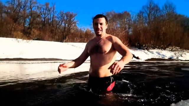 Январское моржевание на реке Сакмара. 27.01.2021, температура воздуха -8 °C (в тени) смотреть онлайн