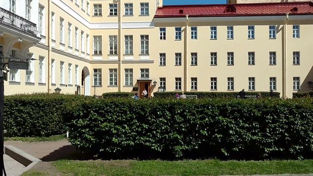 Дворик в музее Пушкина VID 20170604 131000764 смотреть онлайн