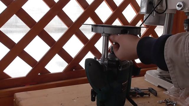 Установка фрезера HAMMER FRZ2200 в стол JET JTR-2 смотреть онлайн