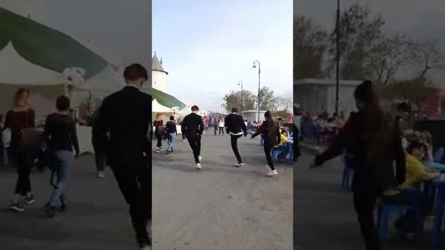 Танцы в Парке ❤️ Gentlemen Shuffling ?? Neon Mode ??❤️ смотреть онлайн