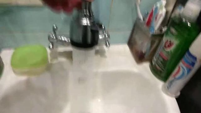 Смеситель с гибким изливом (гусаком) и распылителем двухрежимным для экономии воды смотреть онлайн