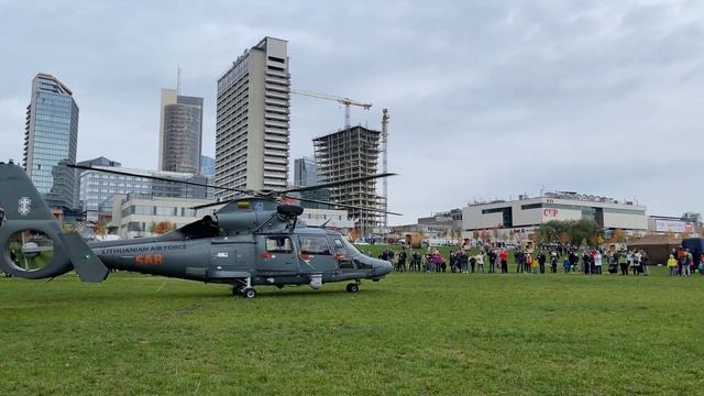 Vilnius, Lithuania 4K 60fps - Awesome Helicopter Takeoff at the White Bridge смотреть онлайн