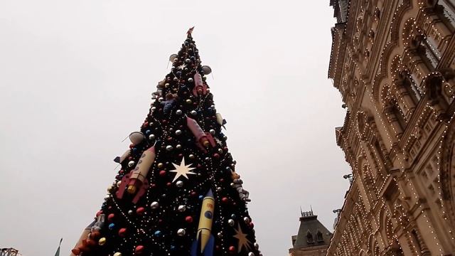 Москва. Космическая ГУМ елка на Красной площади смотреть онлайн