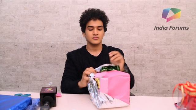 Faisal Khan receives birthday gifts from his fans Part-2 смотреть онлайн