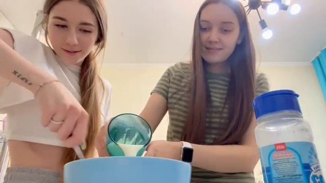 Геля и Галя Печем блины смотреть онлайн