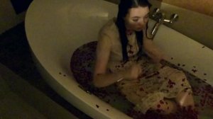 Фотосессия в ванной 18+