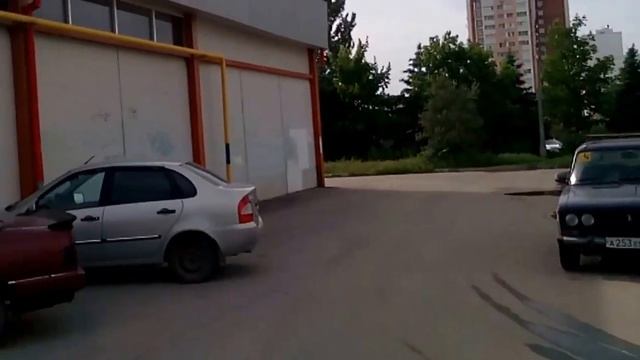 Ямы, лужи, кондиционеры. Год спустя. (Волжский, магазин "Радеж" по ул. Дружбы, 111) 30.05.16 смотреть онлайн