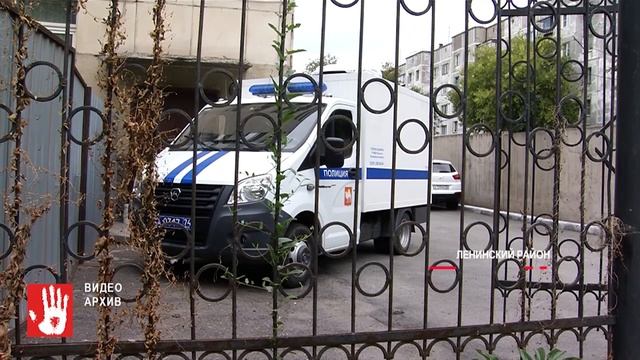 В Челябинске полицейские задержали мужчину, который срывал золотые украшения с женщин смотреть онлайн