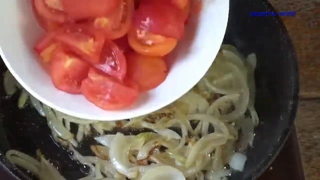 Лодочки из баклажан, начиненные фаршем с овощным соусом на сковороде смотреть онлайн