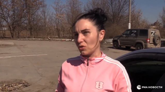Беженка из Мариуполя рассказала, как под пулями топила снег, потому что другой воды не было❗️ смотреть онлайн